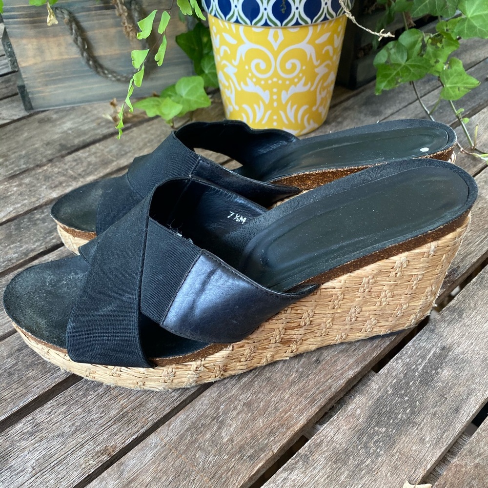 Donald Pliner COUTURE Elastic Leather Platform Shoe